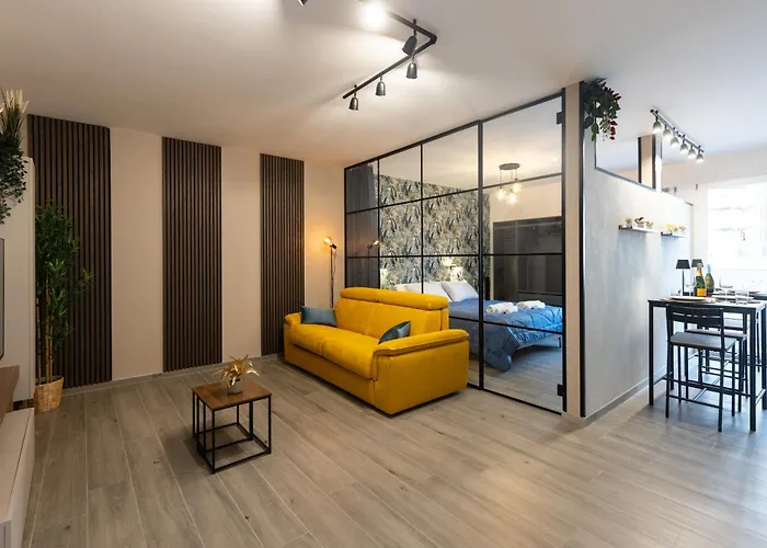 Urban Chic Luxury Suite s